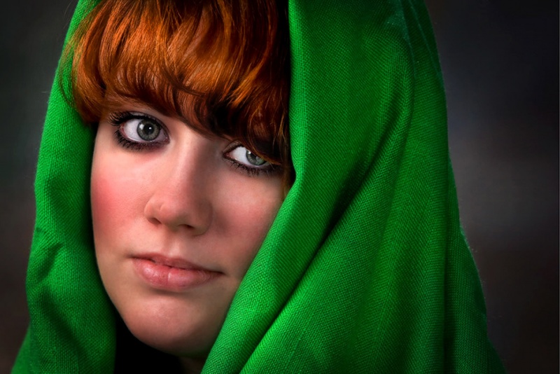 Redhead-in-green2