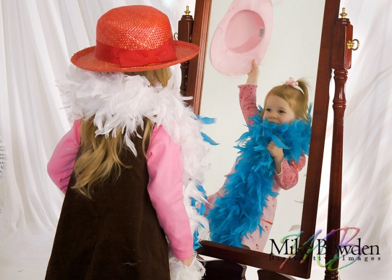 Sisters_mirror_image