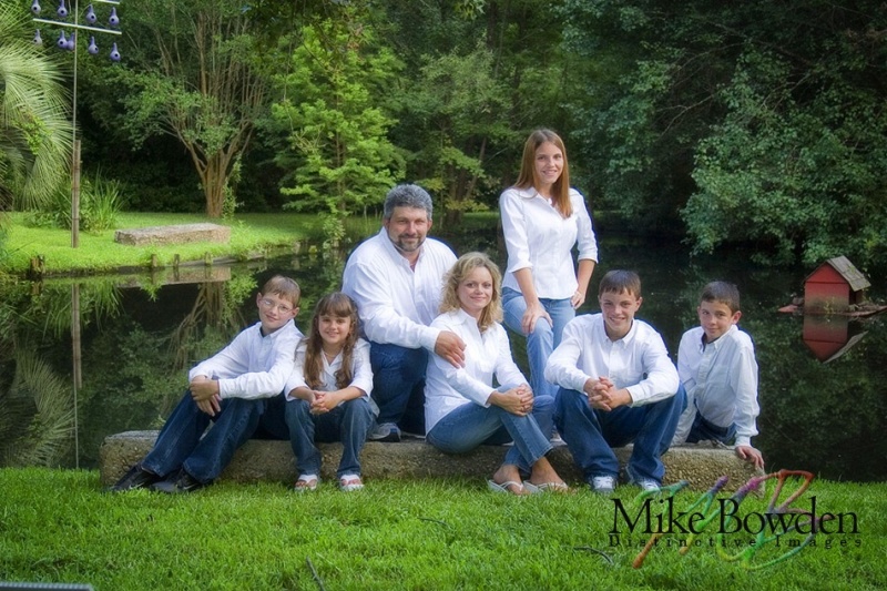 Family_at_pond