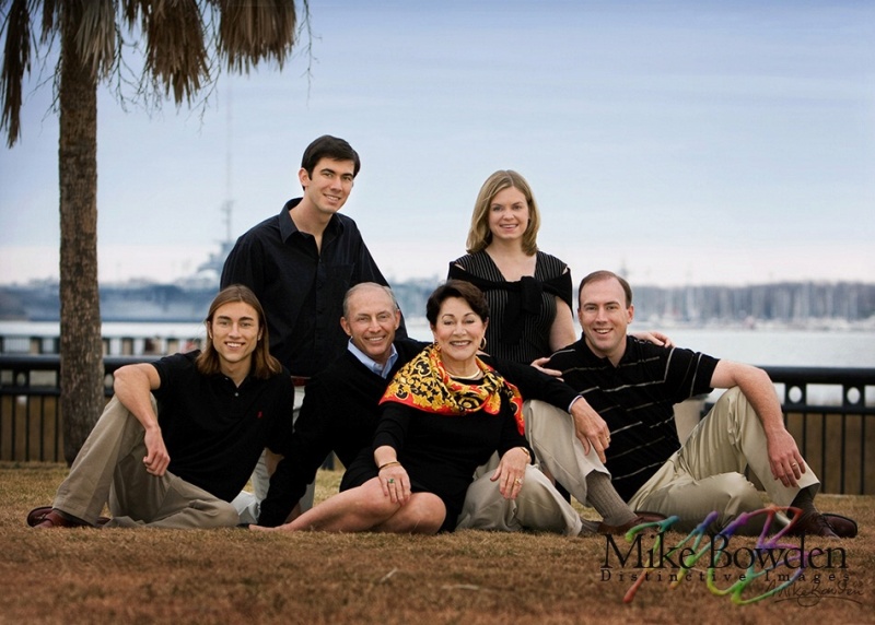 Family_at_waterfront_park