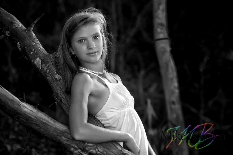 Morris_Island_girl_BW_tree
