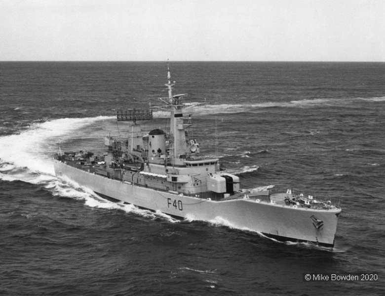 HMS-Sirius-making-a-turn