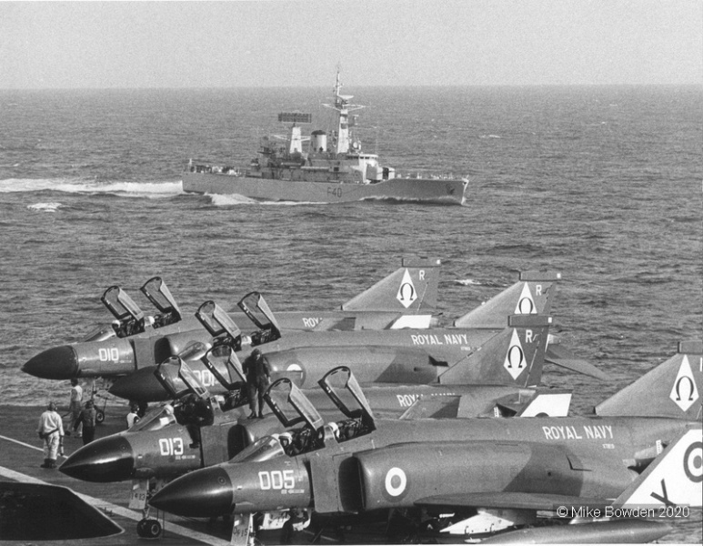 HMS-Sirius-on-plane-guard-duty