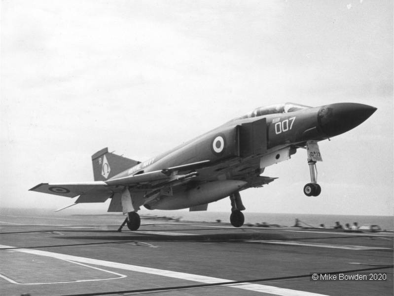 Phantom-recovery-on-HMS-Ark-Royal